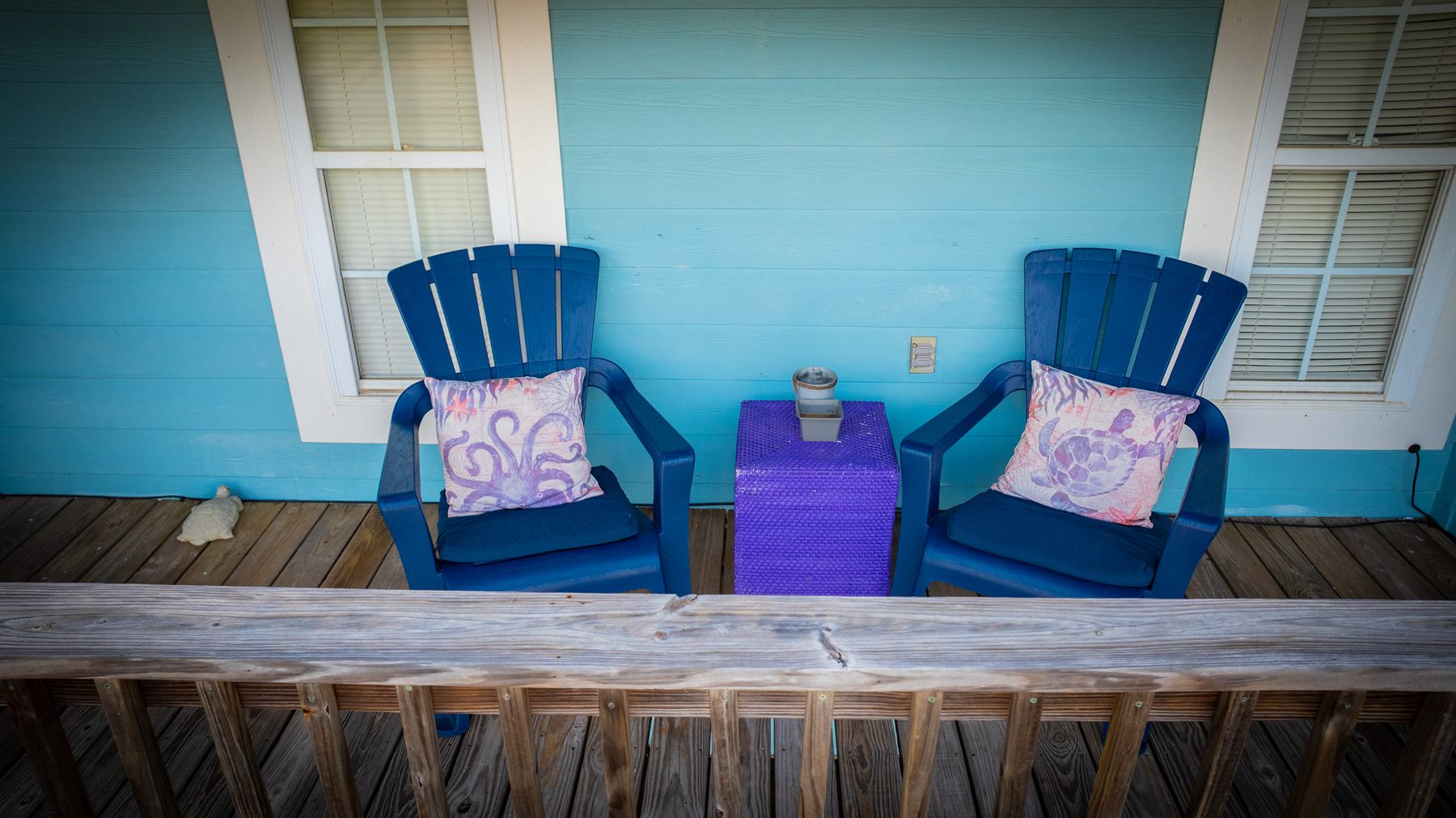 beach house porch seating at The Palms in Crystal Beach